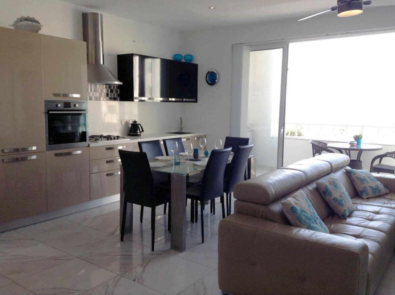 Seafront Apartment With Pool St. Paul's Bay Dış mekan fotoğraf