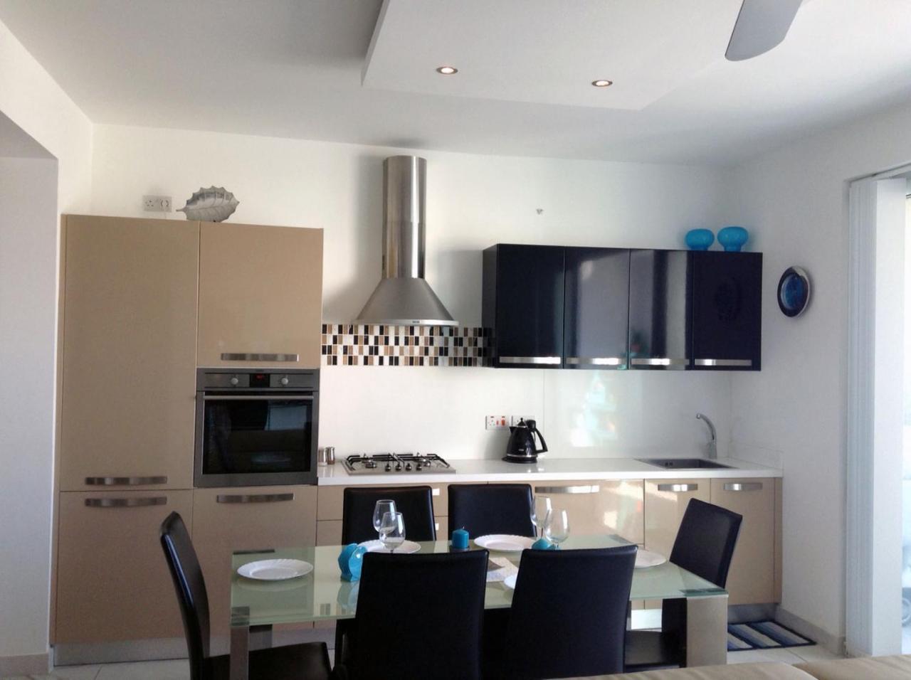 Seafront Apartment With Pool St. Paul's Bay Dış mekan fotoğraf
