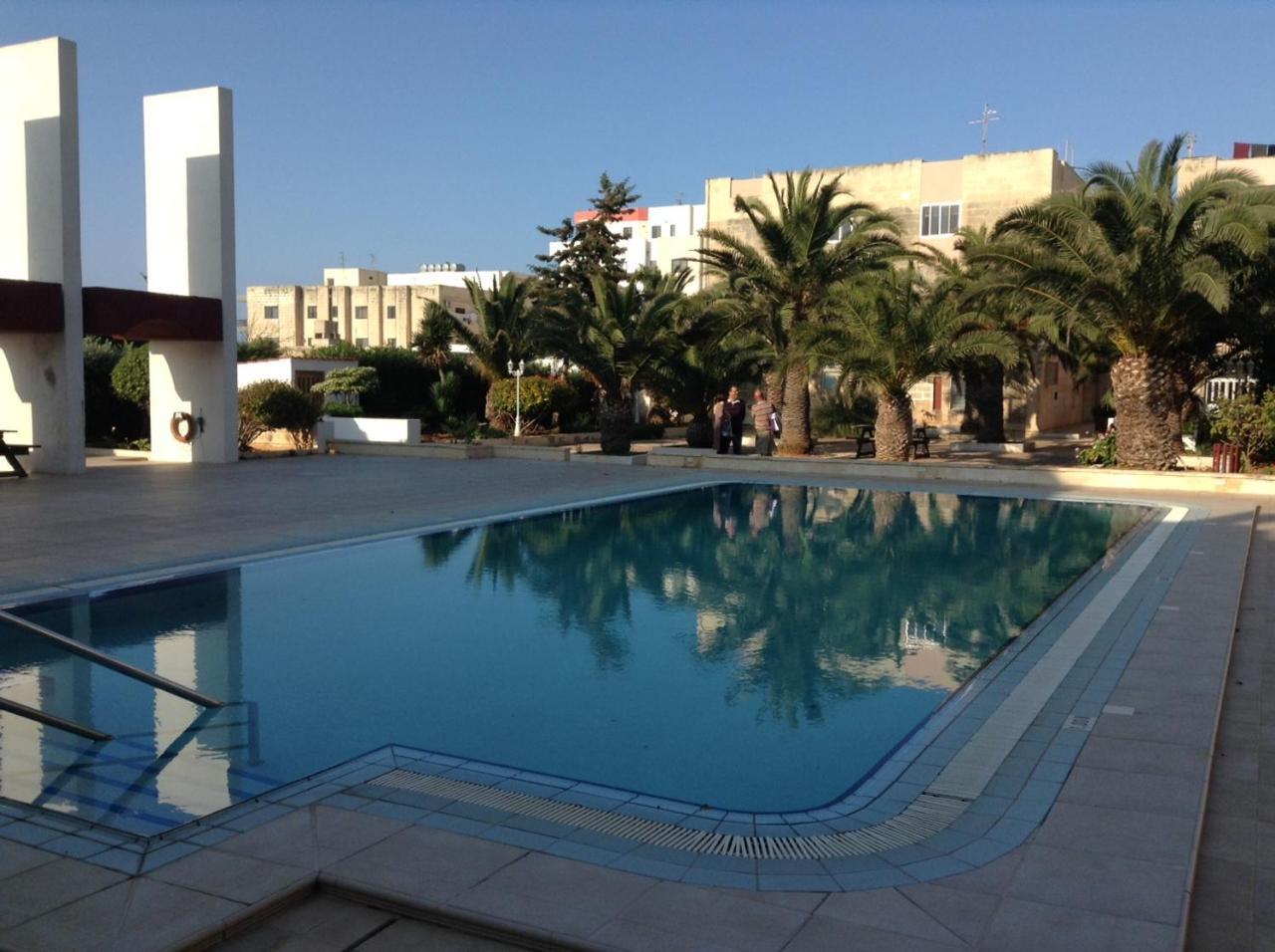 Seafront Apartment With Pool St. Paul's Bay Dış mekan fotoğraf