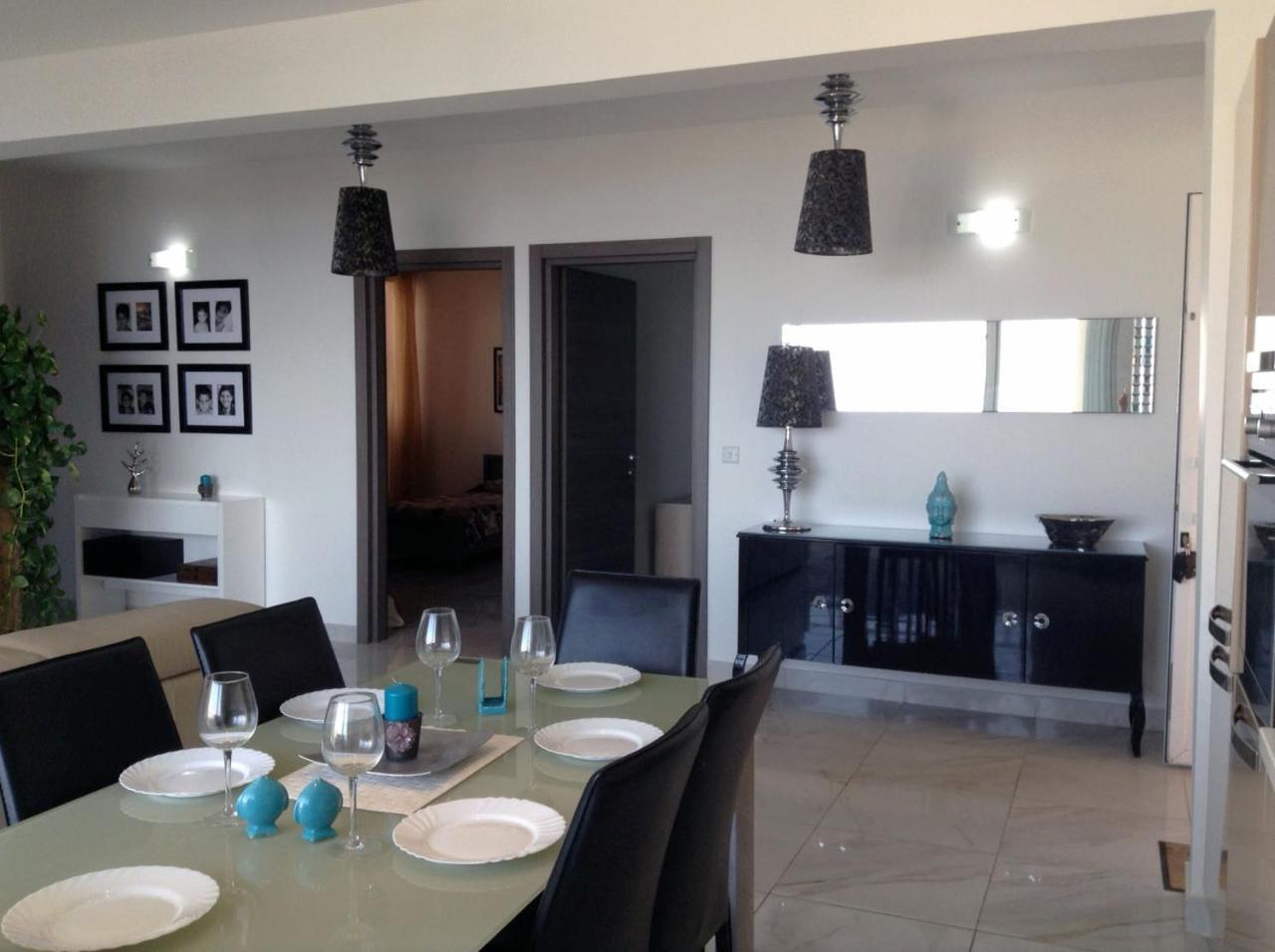 Seafront Apartment With Pool St. Paul's Bay Dış mekan fotoğraf