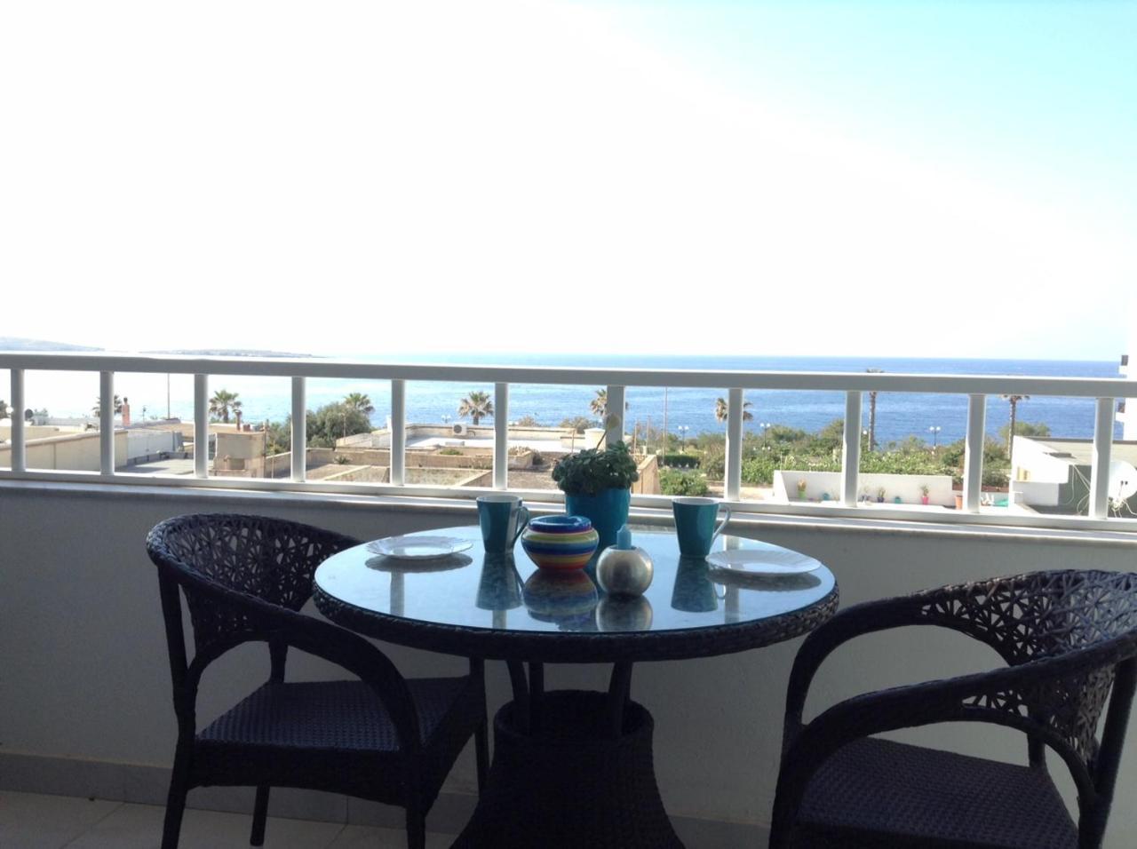Seafront Apartment With Pool St. Paul's Bay Dış mekan fotoğraf