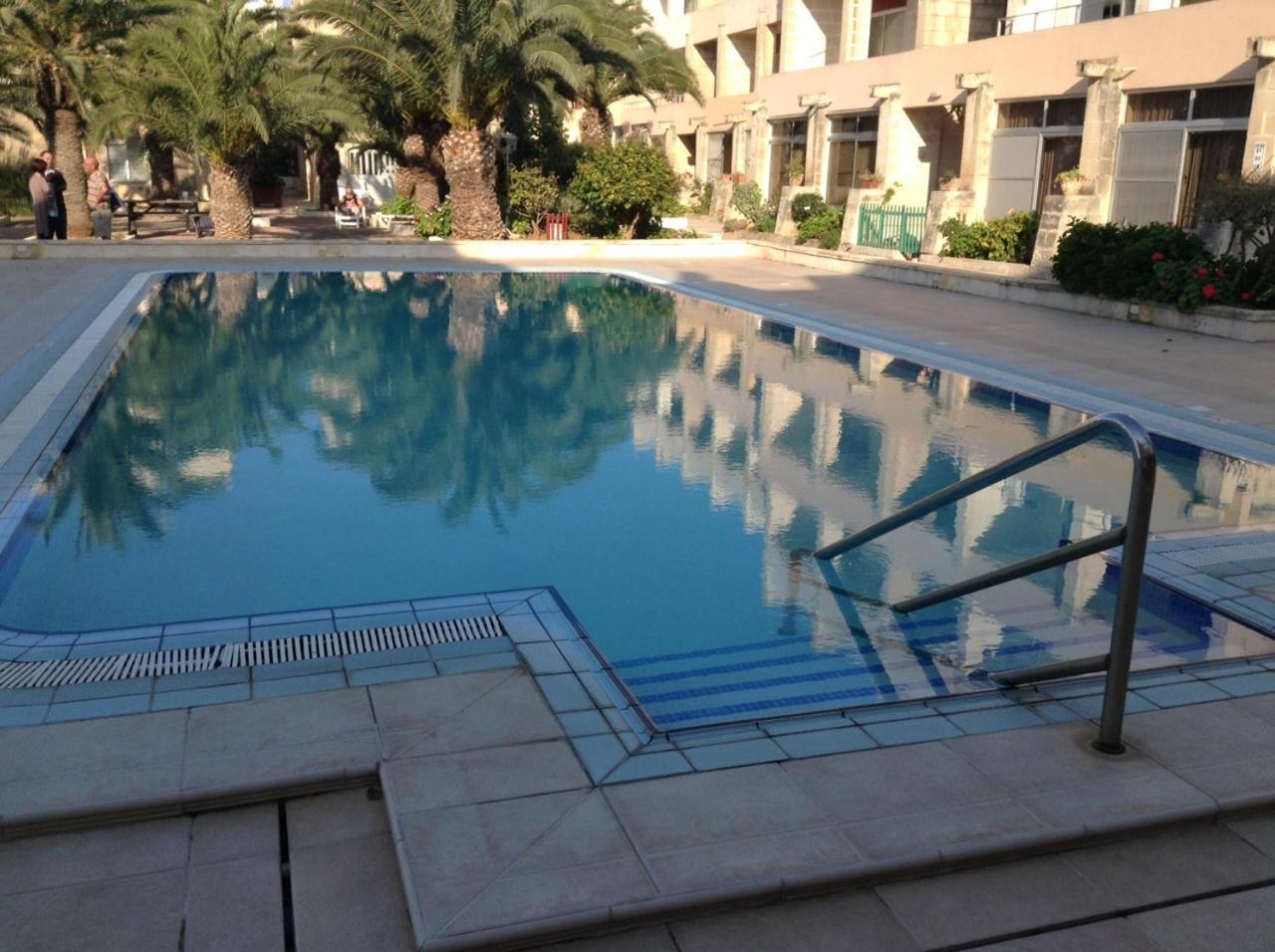 Seafront Apartment With Pool St. Paul's Bay Dış mekan fotoğraf