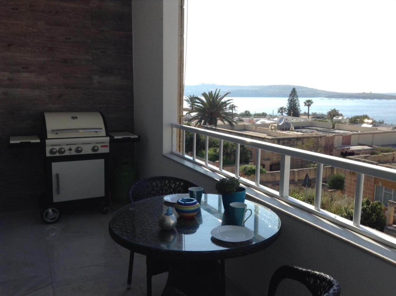 Seafront Apartment With Pool St. Paul's Bay Dış mekan fotoğraf
